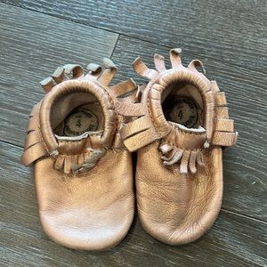Freshly Picked moccs - size 4 - Rose Gold